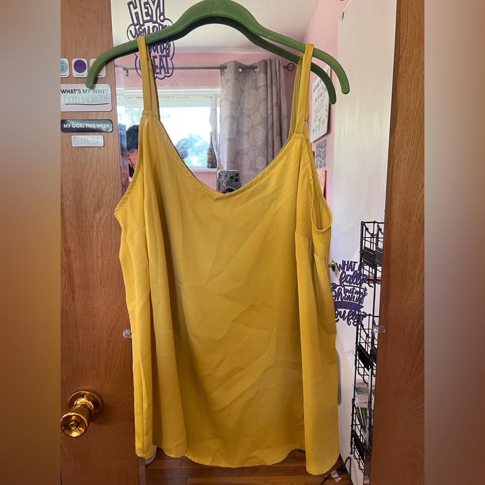 Gold tank from Torrid size 1